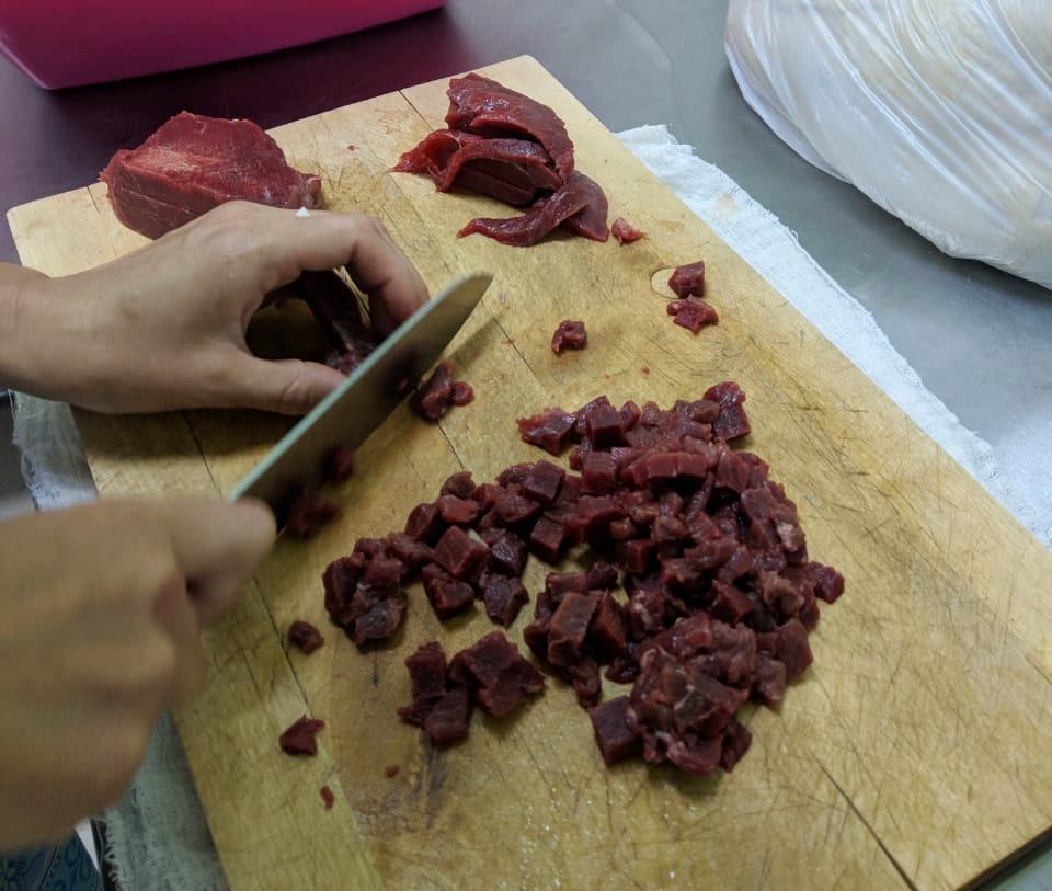 Рубим мясо